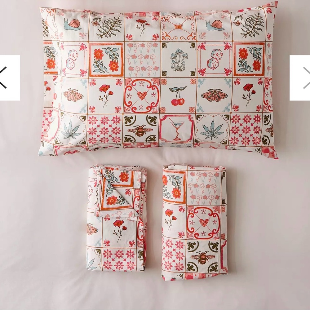 Urban Outfitters Mariana Tile King Sheet Set with Nature Motifs